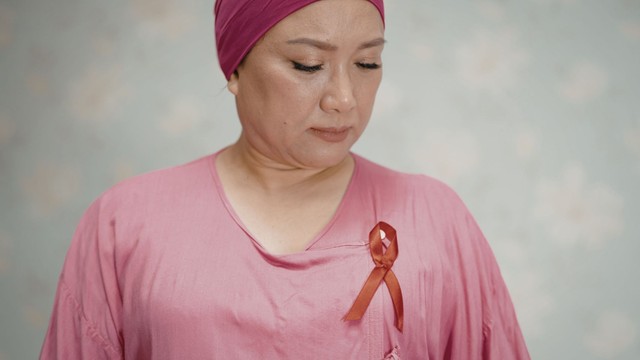 Ung thư vú có di truyền không? Giải đáp chi tiết