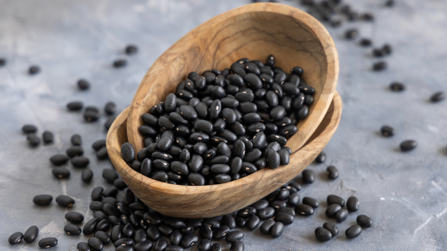 Uống hà thủ ô với đậu đen có tác dụng gì?