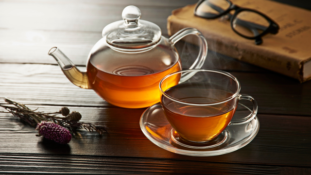 Uống hồng trà có mất ngủ không? Cách thưởng thức hồng trà an toàn