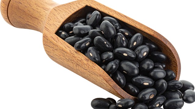 Uống nước đậu đen thay nước lọc được không? Lợi ích và những điều cần biết khi sử dụng mỗi ngày