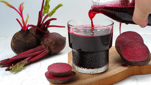 Uống nước ép củ dền mỗi ngày có tốt không? Những lưu ý để sử dụng an toàn