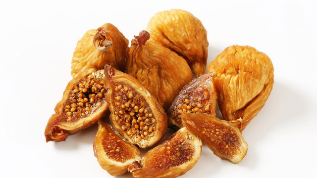 Uống nước quả sung phơi khô có tác dụng gì? Một số lưu ý khi uống nước quả sung phơi khô