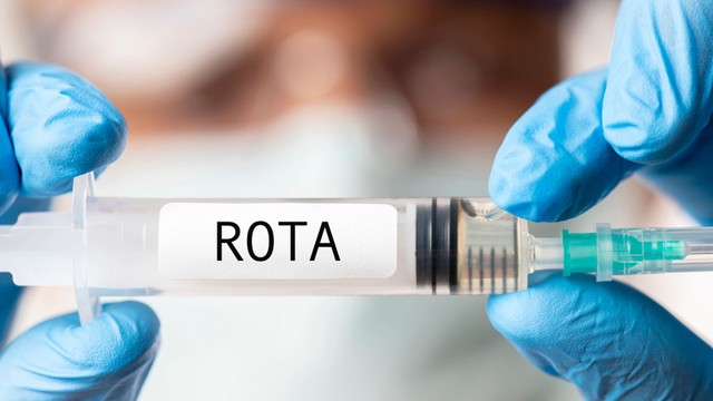 Vắc xin Rota giá bao nhiêu? Một số lưu ý sau khi cho trẻ uống vắc xin Rota ba mẹ cần biết