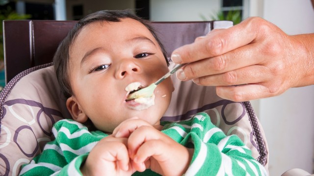 Váng sữa nên ăn lúc nào để hấp thu tốt nhất? Hướng dẫn chi tiết cho mẹ bỉm