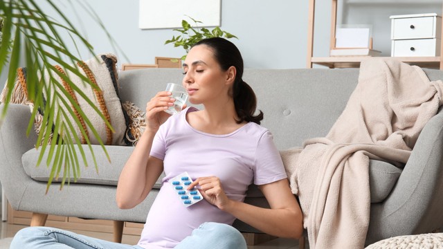 Vì sao cần bổ sung DHA cho bà bầu? DHA có tác dụng gì đối với mẹ và thai nhi?