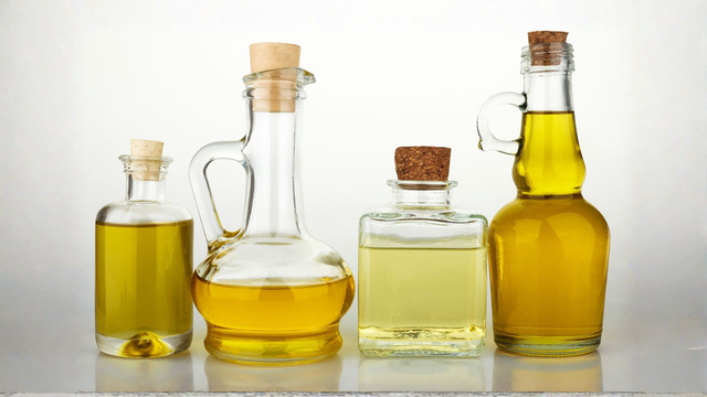 Vì sao cần dùng dầu ăn dặm và cách sử dụng an toàn