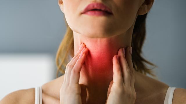 Viêm họng nên ăn gì để mau khỏi? Gợi ý thực phẩm giúp giảm đau rát cổ họng