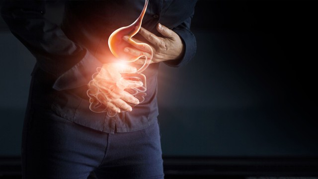 Viêm loét dạ dày nên uống gì? Những lưu ý cần biết