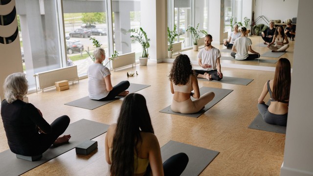 Yoga là gì? Tác dụng, cường độ và hướng dẫn tập luyện đúng cách