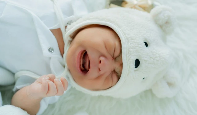 Trẻ khóc đêm thiếu chất gì? Dấu hiệu nhận biết trẻ thiếu vi chất