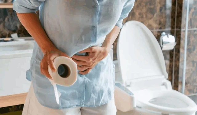 Đi ngoài ra nước có mùi tanh là bị gì? Cách xử lý và phòng ngừa