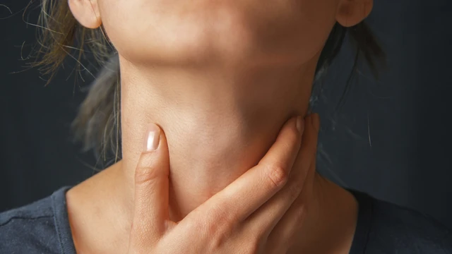 U nhú thanh quản là gì? Nguyên nhân, triệu chứng, điều trị và cách phòng ngừa
