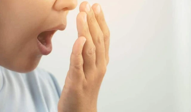 Trẻ bị hôi miệng chảy máu chân răng và cách phòng ngừa