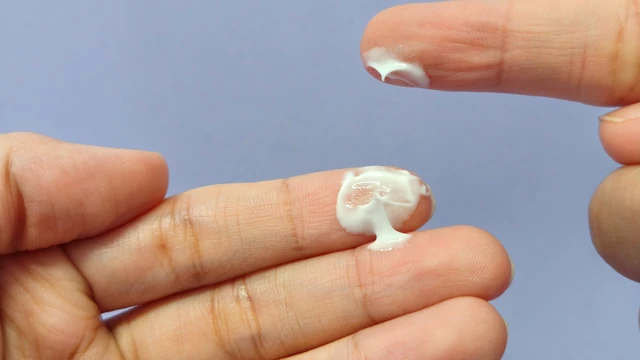 Hướng dẫn chi tiết cách đặt thuốc phụ khoa dạng viên nén đúng cách