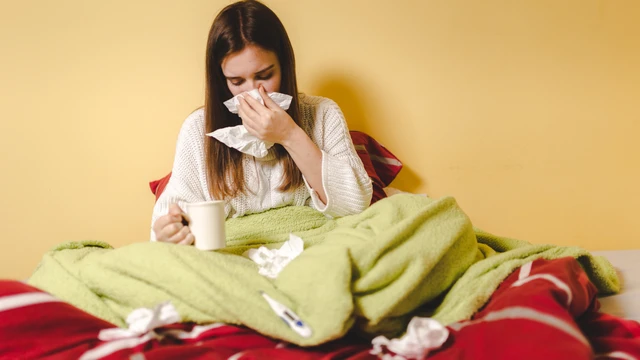 Cảm lạnh nên ăn gì? Những thực phẩm nên tránh khi bị cảm lạnh