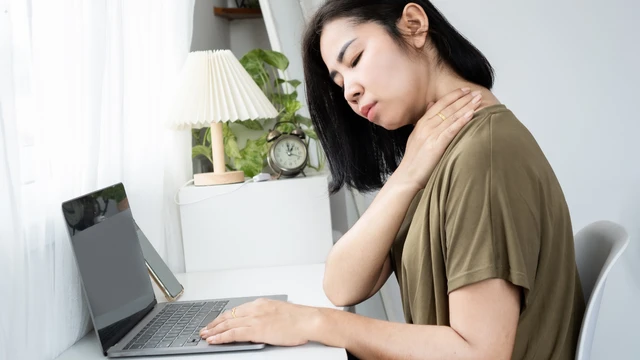 10 bài tập giảm đau cổ vai gáy hiệu quả, dễ thực hiện tại nhà