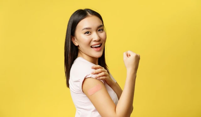 Trước khi tiêm HPV có được ăn không? Lưu ý quan trọng khi tiêm
