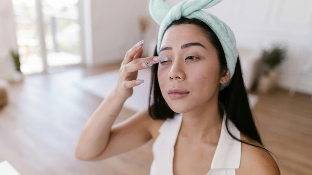 5 cách chữa sụp mí mắt đơn giản tại nhà​ không cần can thiệp phẫu thuật