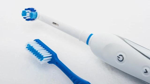 Bà bầu có được dùng bàn chải điện không? Cách dùng an toàn cần biết