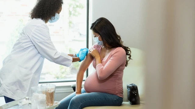 Bà bầu tiêm 1 mũi uốn ván có sao không? Cùng tìm lời giải đáp