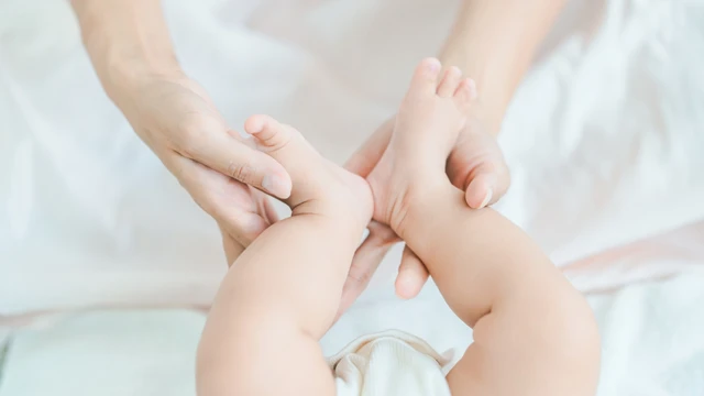 Bàn tay, bàn chân lạnh ở trẻ em do đâu?