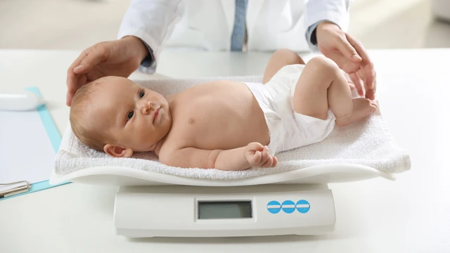 Bảng cân nặng chuẩn cho bé từ 0 - 12 tháng theo WHO và cách theo dõi đúng