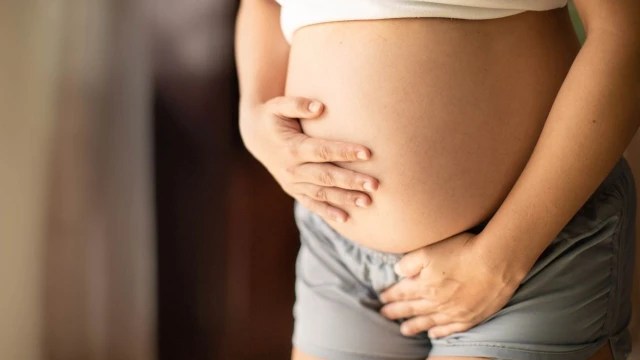 Bầu đau xương mu không đi được: Nguyên nhân và cách giảm đau hiệu quả