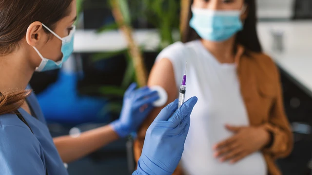 Bầu IVF tiêm vắc xin cúm được không? Những điều mẹ bầu cần biết