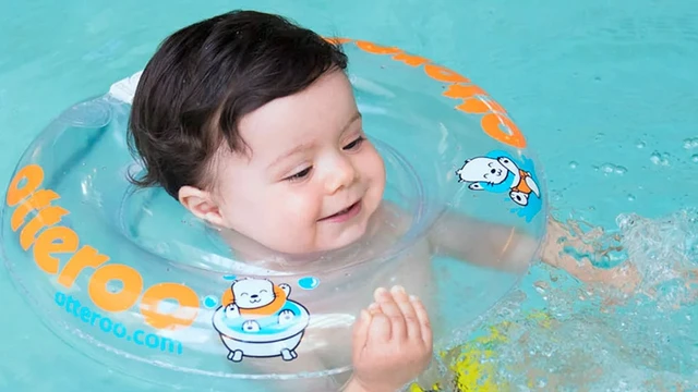 Bé mấy tháng thì bơi thủy liệu? Lợi ích và lưu ý mẹ cần biết