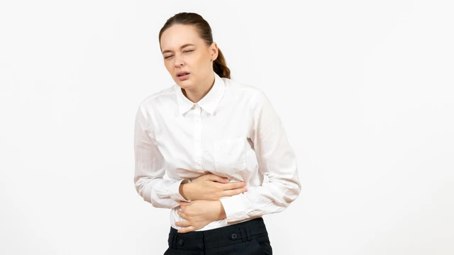 Bị đau bụng trên rốn sau khi ăn: Nguyên nhân, dấu hiệu nguy hiểm và cách xử trí an toàn
