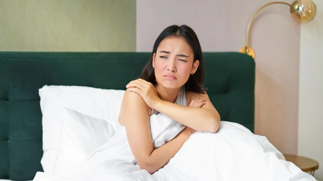 Ngứa toàn thân vào ban đêm: 5 nguyên nhân phổ biến