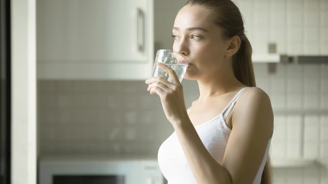 Bị sỏi bàng quang nên ăn gì? Gợi ý thói quen ăn uống và sinh hoạt hỗ trợ giảm khó chịu