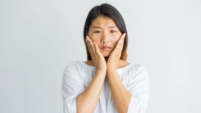 Bị sưng mặt là gì? Nguyên nhân và biện pháp khắc phục