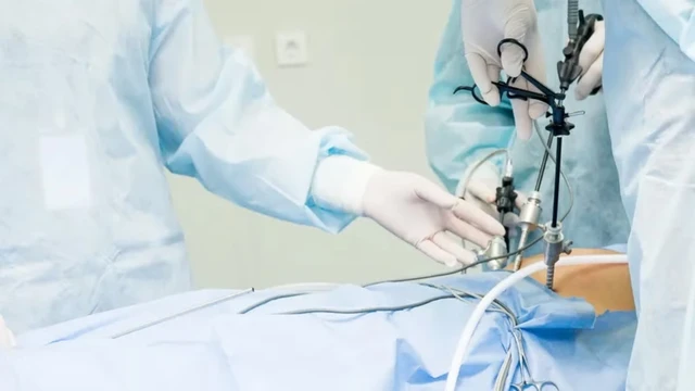 Các biến chứng sau mổ thai ngoài tử cung và cách chăm sóc an toàn