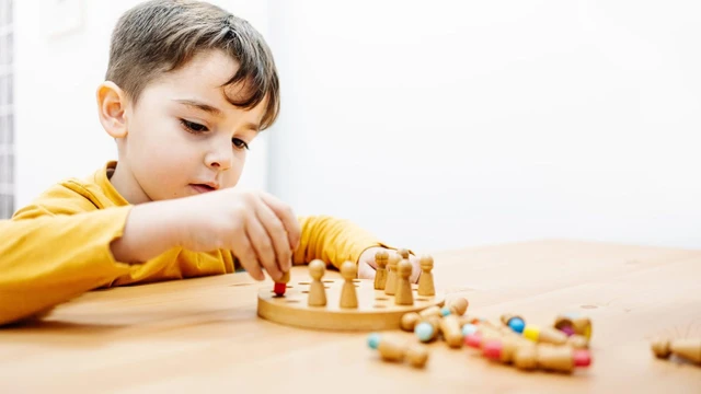 Dấu hiệu trẻ tự kỷ 3 tuổi: Những biểu hiện cha mẹ cần lưu ý