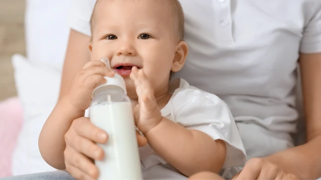 Sữa tươi cho bé 1 tuổi có tốt không? Các loại sữa tươi phù hợp cho bé 1 tuổi