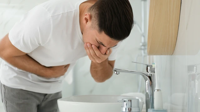 Cách giải ngộ độc thức ăn tại nhà hiệu quả và an toàn