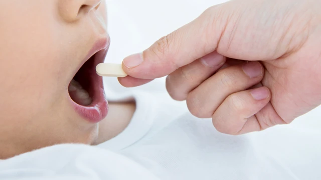 Cách xử lý khi trẻ uống thuốc hạ sốt quá liều cha mẹ cần biết