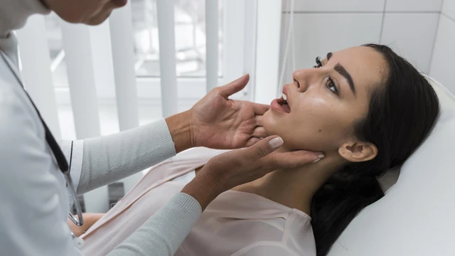 Cắt amidan có phải nằm viện không? Thời gian theo dõi sau mổ