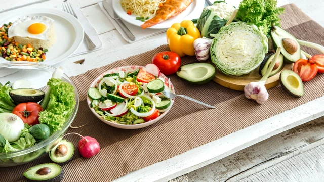 Chế độ ăn uống chống viêm: Nguyên tắc xây dựng thực đơn hỗ trợ sức khỏe mỗi ngày