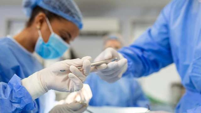 Chi phí phẫu thuật liệt dây thần kinh số 7 và các yếu tố ảnh hưởng đến chi phí