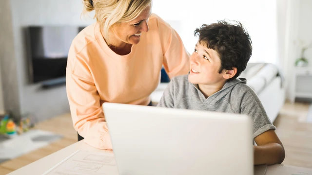 Chiều cao cân nặng bé trai 10 tuổi: Bao nhiêu là chuẩn theo WHO?