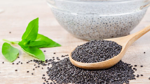 Cho con bú uống hạt é được không? Lợi ích và lưu ý cho mẹ