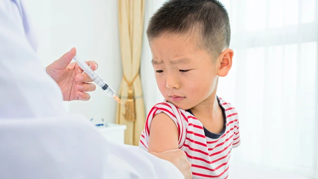 Có nên tiêm hai vắc xin cùng lúc không? Hiệu quả khi tiêm phòng cùng lúc