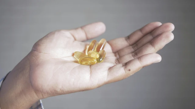 Có nên uống vitamin E và omega 3-6-9 cùng lúc hay không?