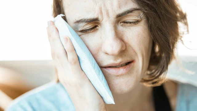 Có thể chữa viêm tai giữa không dùng kháng sinh hay không? Một số biện pháp phòng ngừa viêm tai giữa cho trẻ là gì?
