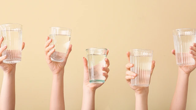Cơ thể mất nước nên uống gì? Những thức uống giúp bù nước hiệu quả