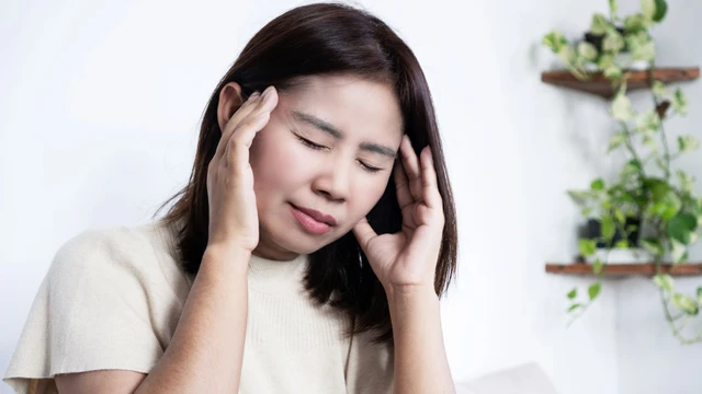Đau dây thần kinh số 5 có nguy hiểm không​? Nguyên nhân và cách điều trị