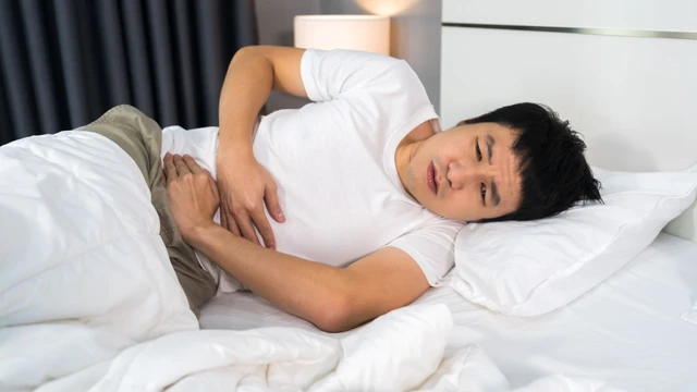 Đau quặn bụng về đêm và gần sáng: Nguyên nhân và cách xử trí