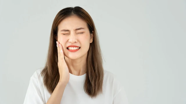 Đau răng ăn thịt gà có sao không? Những lưu ý cần biết